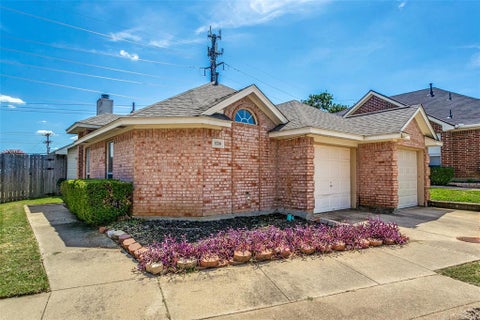 Photo of 1228 Falcon Trail, Bedford, TX 76021 (MLS # 21345429)