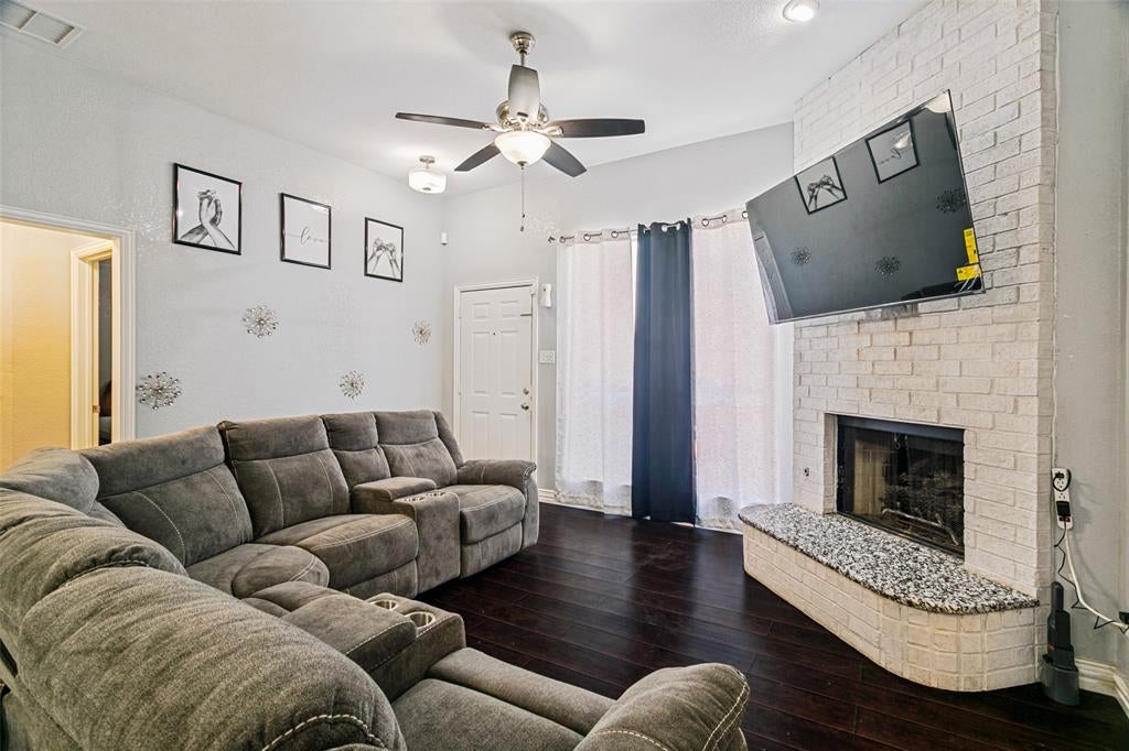 1228 Falcon Trail