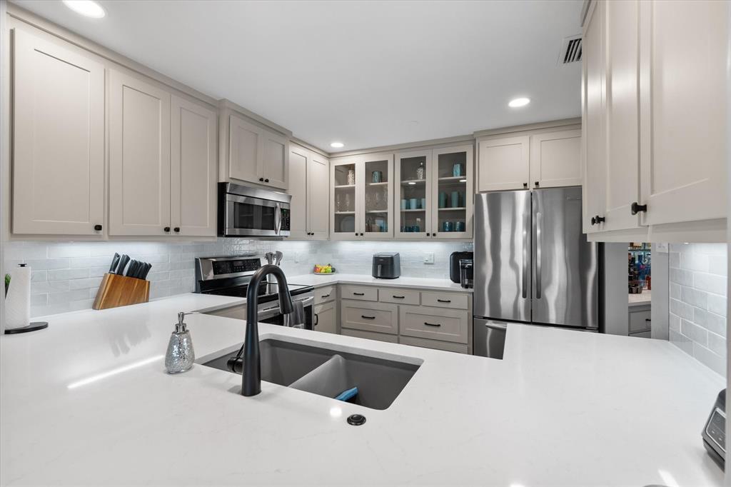 Reflection Bay Condo On Lake Arl - Residential