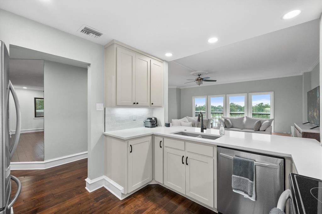 Reflection Bay Condo On Lake Arl - Residential