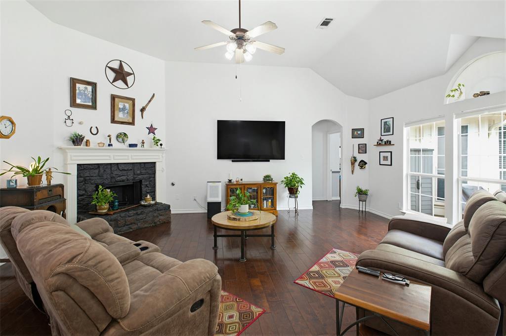 8 Whispering Bend Court