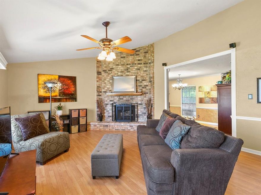 Nestled in the wonderful neighborhood of Oakbrook, is this very well maintained corner lot home. With great proximity to schools, shopping, and highways. This large lot boasts high vaulted ceilings, and a desirable floorplan. Cozy up by the large fireplace, or enjoy a drink on the patio while enjoying the beautiful landscaping. You will enjoy this home for years to come.