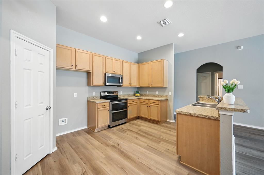 Oak Point, Texas 75068, United States, 3 Bedrooms Bedrooms, ,2 BathroomsBathrooms,Residential,Active,197210