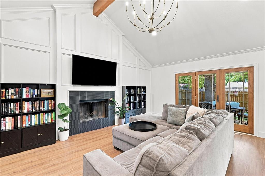 218 Creekside Lane