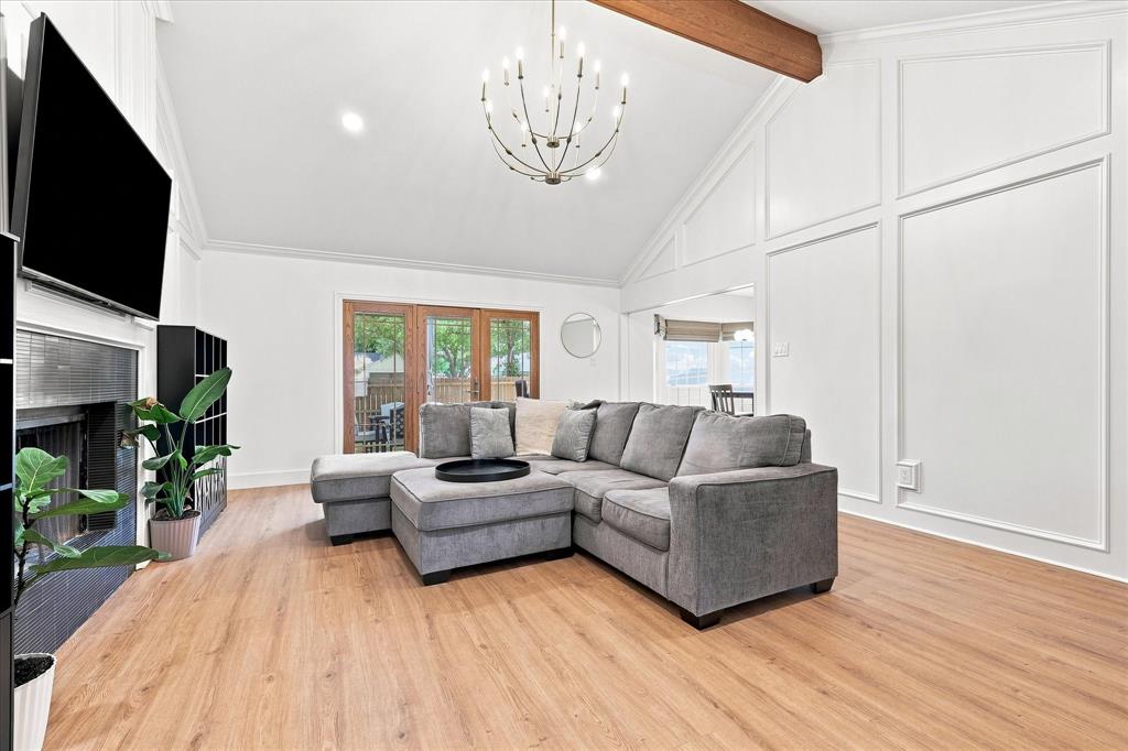 218 Creekside Lane