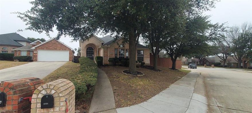 Need a home with a pool in far North Dallas? Come check out this unique, split floorplan in Midway Crossing. Bring your vision to finish this one out and make it your own. The primary retreat is complete with a redone bathroom with dual sinks, garden tub with separate shower, and walk in closet.
The pool was built in 2017 and has surround sound speakers with plenty of yard left over. Just minutes from PGBTP and the Dallas North Tollway.