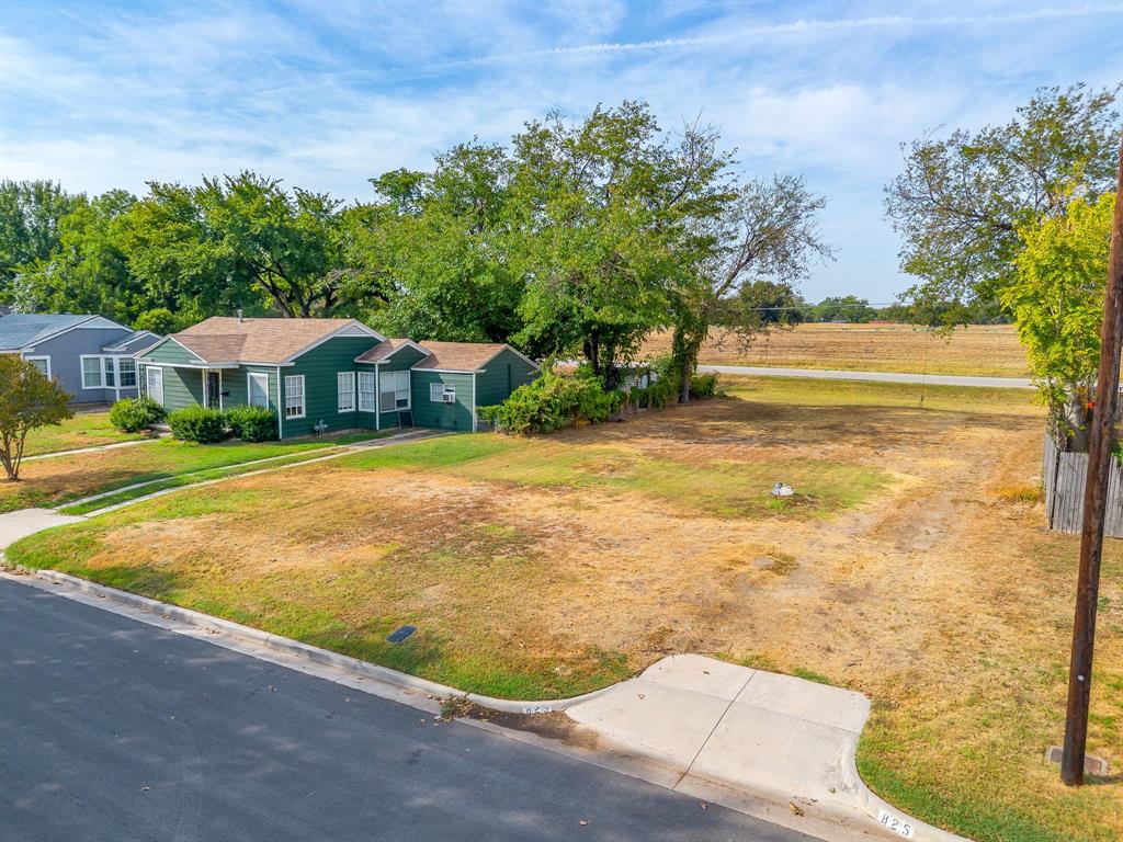 825 Edgefield Road