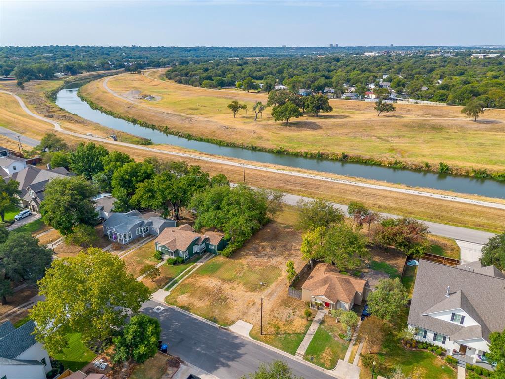 825 Edgefield Road