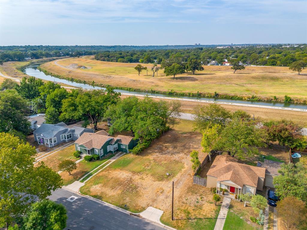 825 Edgefield Road