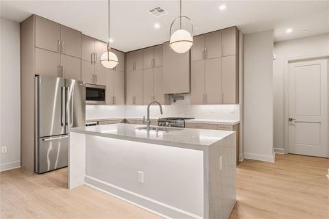 Photo of 1900 S Ervay Street #416, Dallas, TX 75215 (MLS # 21299349)