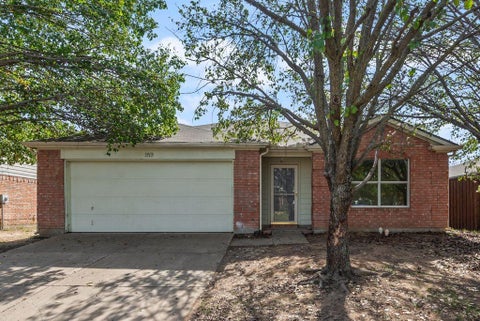 Photo of 3913 Tuscany Court, Denton, TX 76226 (MLS # 21420226)