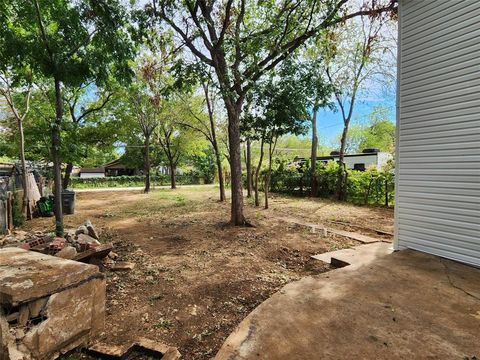 810 N Jester Avenue Dallas TX 75211