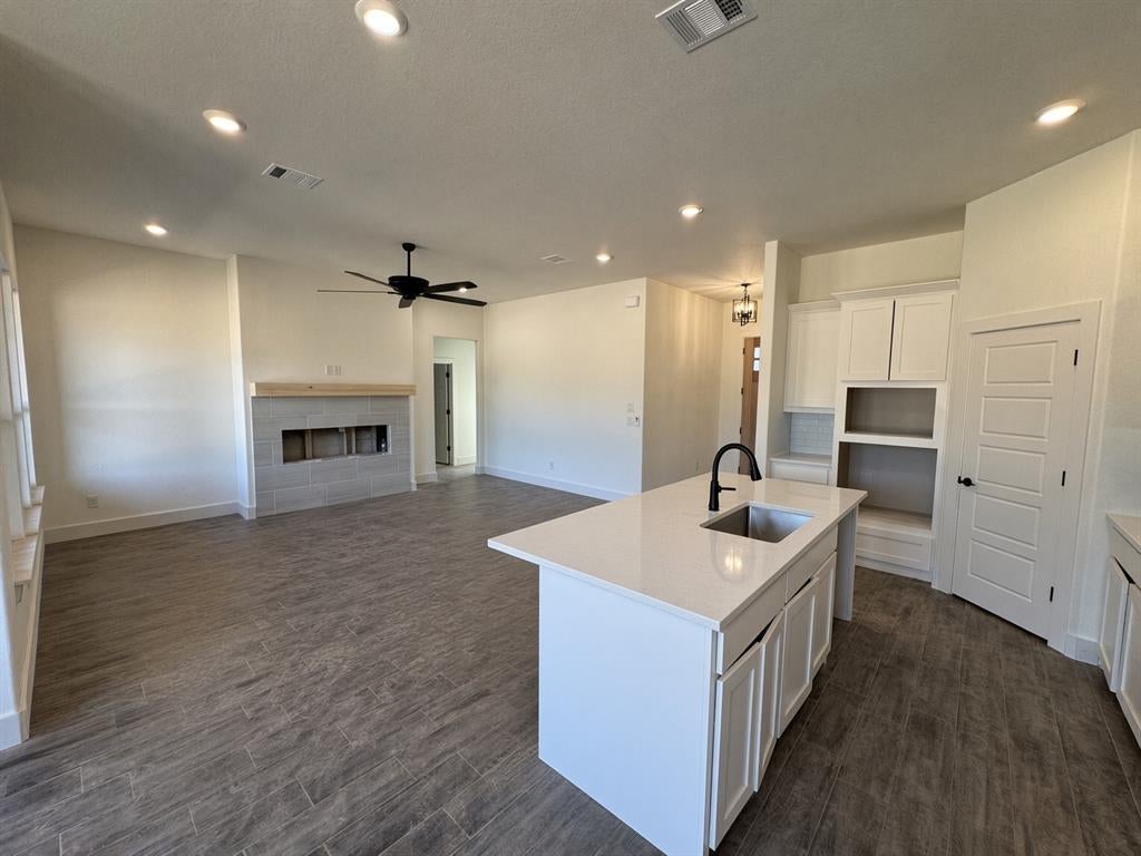 1098 Colt Road
