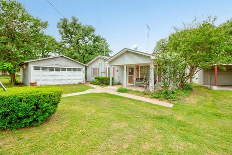 Photo of 511 Old Center Church Road, Whitesboro, TX 76273 (MLS # 21246441)