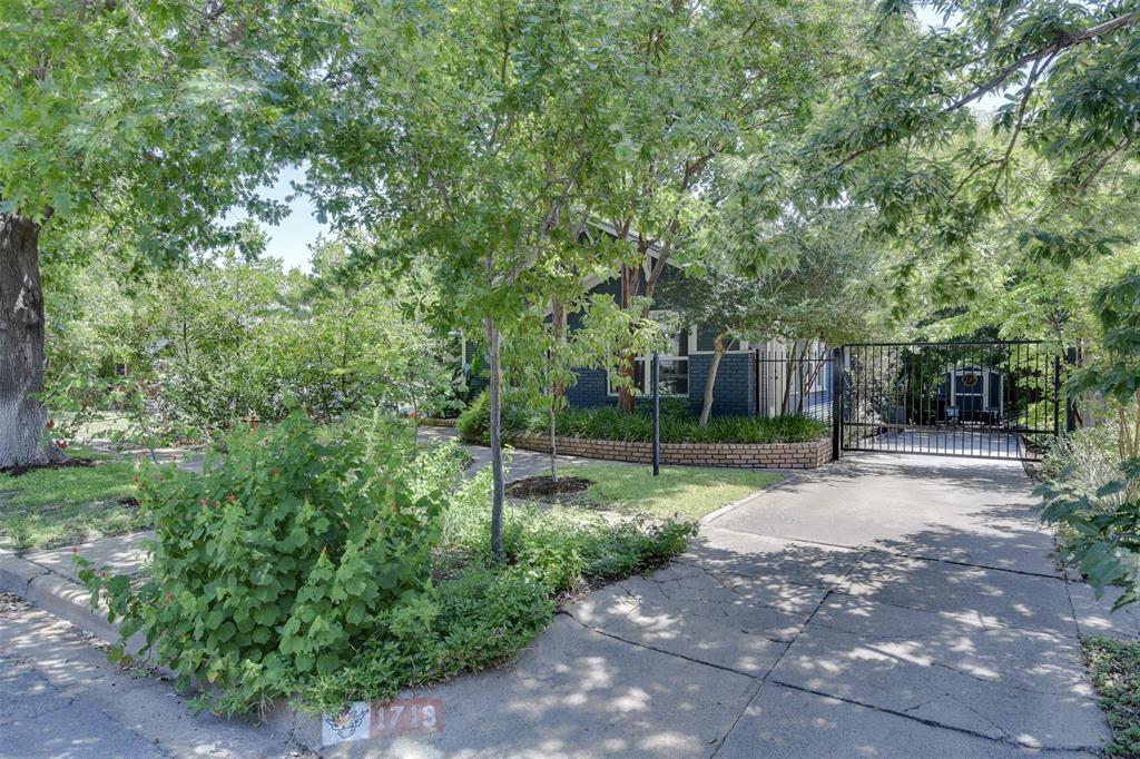 1713 Belle Place