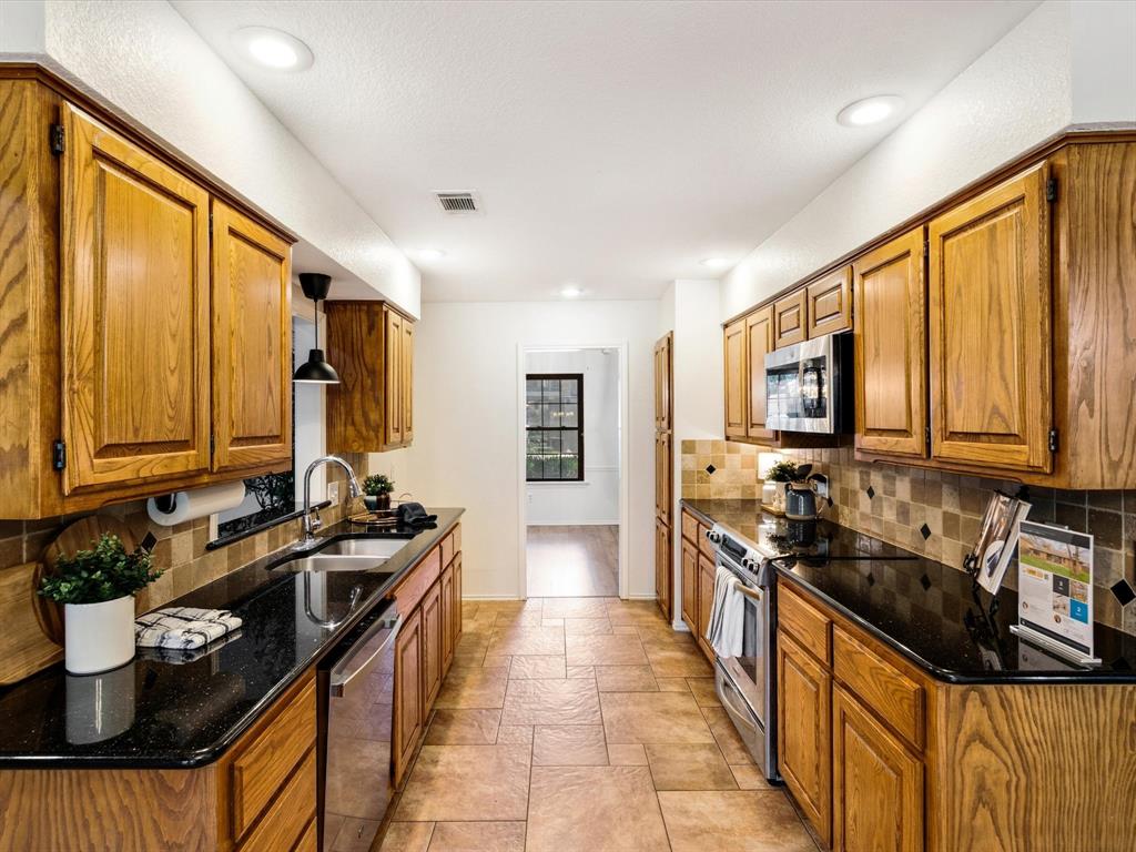 6619 Saddle Ridge Road