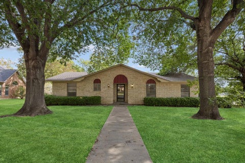 Photo of 101 Poppy Lane, McKinney, TX 75072 (MLS # 21417938)