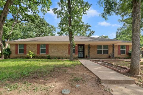 205 W Ash Lane Euless TX 76039
