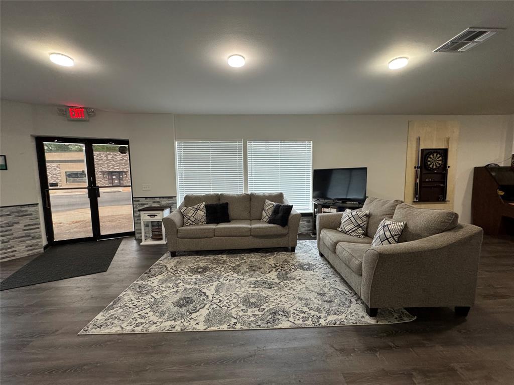 City Of Paris - Commercial Sale