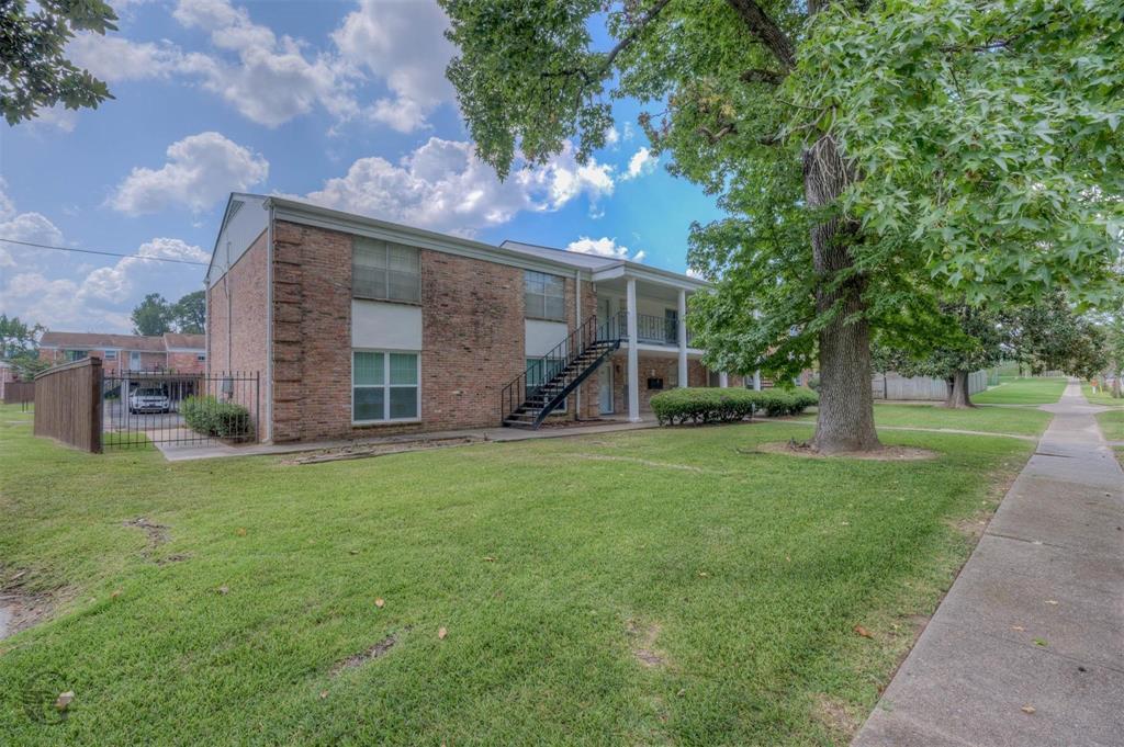 Fairfield Oaks Condos - Residential