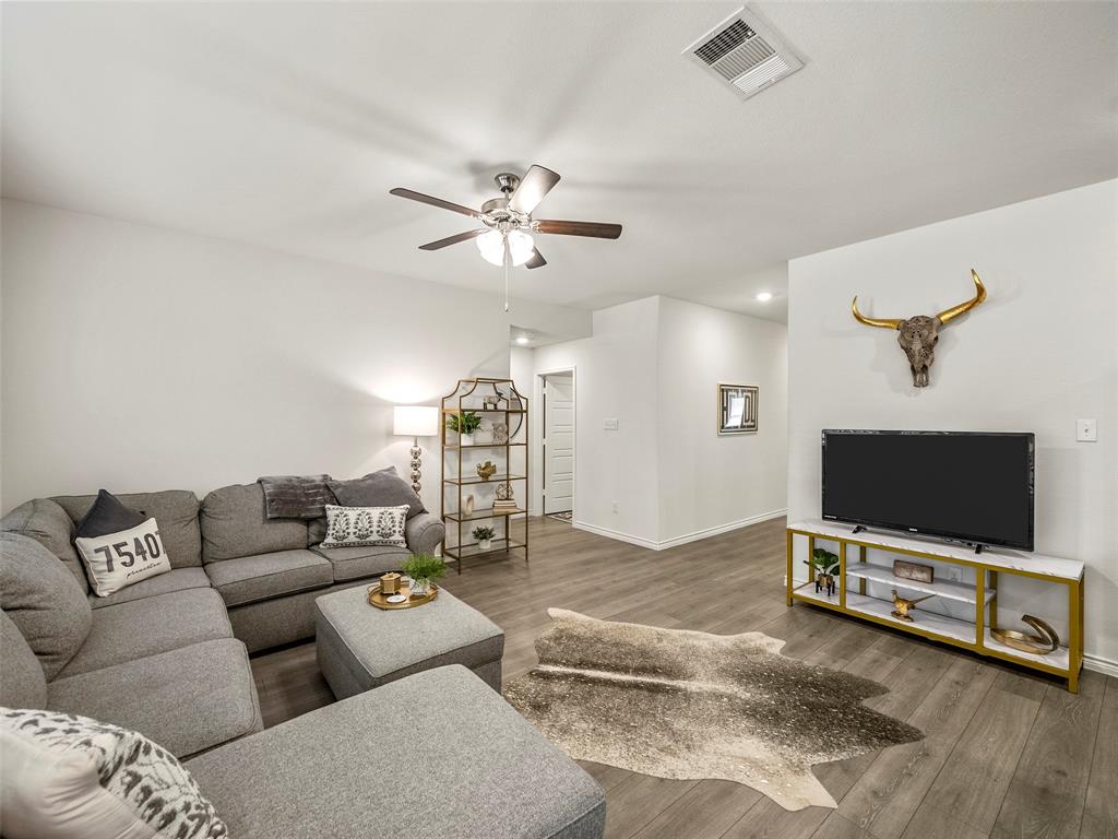 904 Egret Street