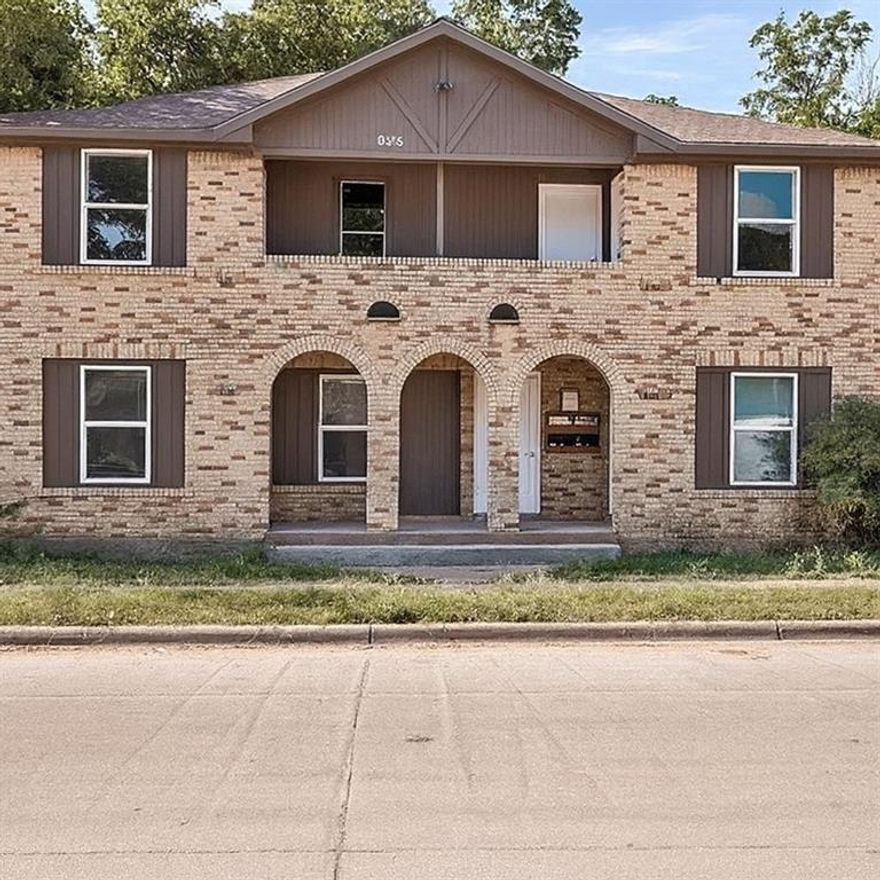 Beautifully remodeled 2-bedroom, 1-bath unit in a quaint quadplex located in the desirable Northside neighborhood. This inviting home features modern finishes throughout, including stainless steel appliances and washer dryer in unit. The property is pet-friendly and offers plenty of parking along with a comfortable, functional layout ideal for everyday living. Just minutes from the Fort Worth Stockyards, dining, entertainment, and major roadways—perfect for those seeking both charm and accessibility. A great opportunity to lease a move-in-ready home in a prime location.