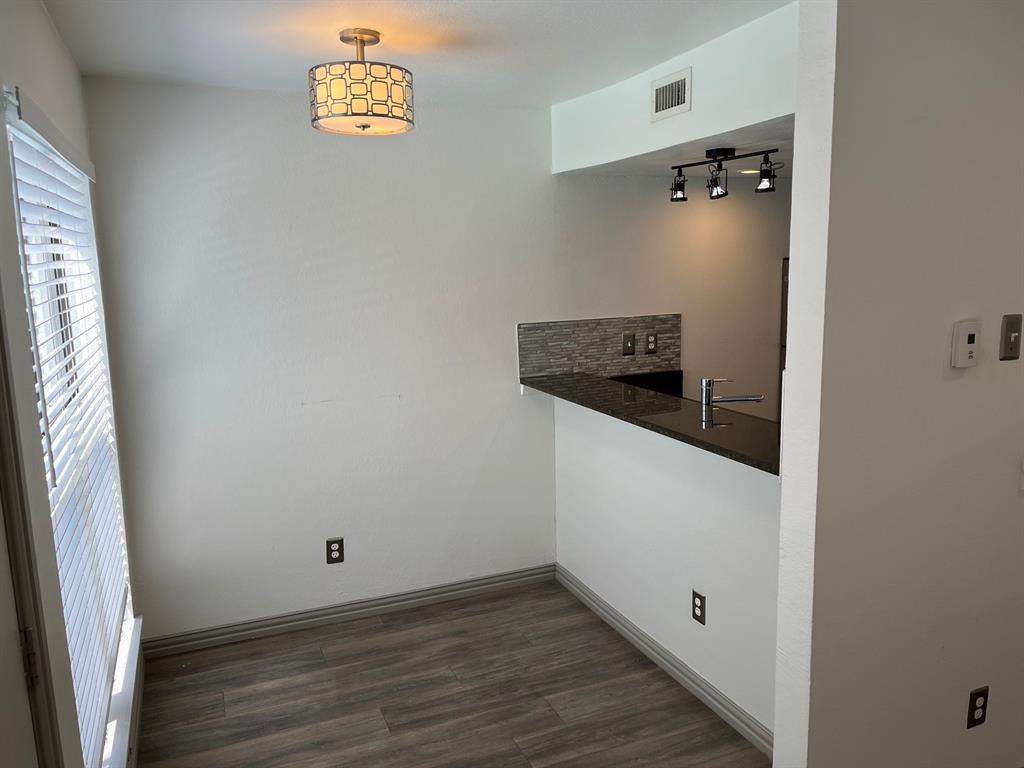 2800 Douglas Avenue 202