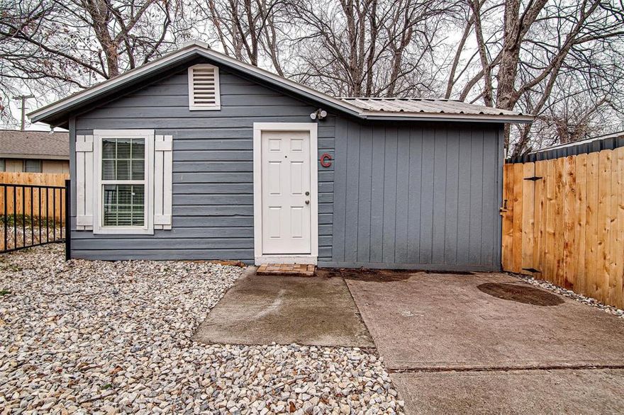 Welcome to this charming 1 bedroom, 1 bathroom home located near TCU. Step inside and be greeted by an inviting
and cozy living space that seamlessly flows into the kitchen and dining areas. The kitchen boasts updated appliances,
ample cabinet and counter space, a convenient breakfast bar, and a built-in folding table that can be stored when not in
use. Adjacent to the breakfast bar area, you'll find a full-size stacking washer and dryer set for added convenience. The
spacious bedroom is the perfect retreat, offering comfort and tranquility. An adjacent full-sized bathroom features a
large walk-in shower, completing this private sanctuary. Located just steps away from TCU, this home is ideal for students or faculty looking for a convenient and comfortable living space. Additionally, you'll enjoy the ease of access to nearby shopping, dining, and entertainment options. Major highways are within close proximity, making commuting a breeze.