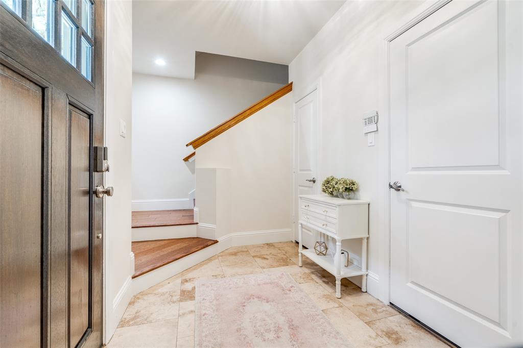 5916 Hudson Street 10