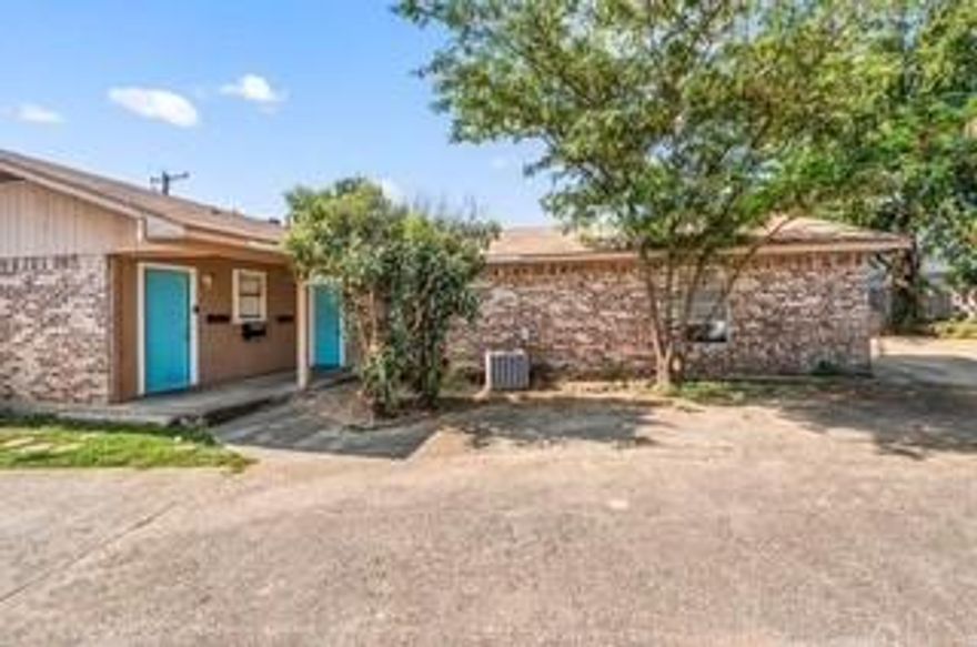 Prime Investment Opportunity in the Arlington Entertainment District! This 1980-built duplex offers a total of 4 bedrooms and 2 full bathrooms, spread across a spacious 2,012 square feet of living area. Perfectly positioned for maximum ROI, the property consists of two well-proportioned units: Unit #1122 at 1,014 square feet and Unit #1124 at 998 square feet. The building is situated on a 6,721 square foot lot and features a durable slab foundation, composition shingle roof, and central heating and cooling. The exterior includes a common concrete parking area for residents and guests and has room to fit 6-8 cars.
Investors will appreciate the immediate cash flow, as one side is currently secured on a one-year lease for $1,350 per month starting May 9th, 2026. The second unit will be delivered vacant, providing an opportunity for an owner-occupant or a savvy investor to leverage the high-demand Entertainment District location for Airbnb or short-term rental income! Located within Arlington ISD and just minutes from world-class stadiums and attractions, this listing is a rare find in a top-tier location.