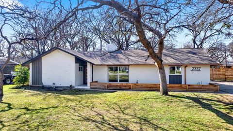 Photo of 2337 Vega Street, Grand Prairie, TX 75050 (MLS # 21195910)