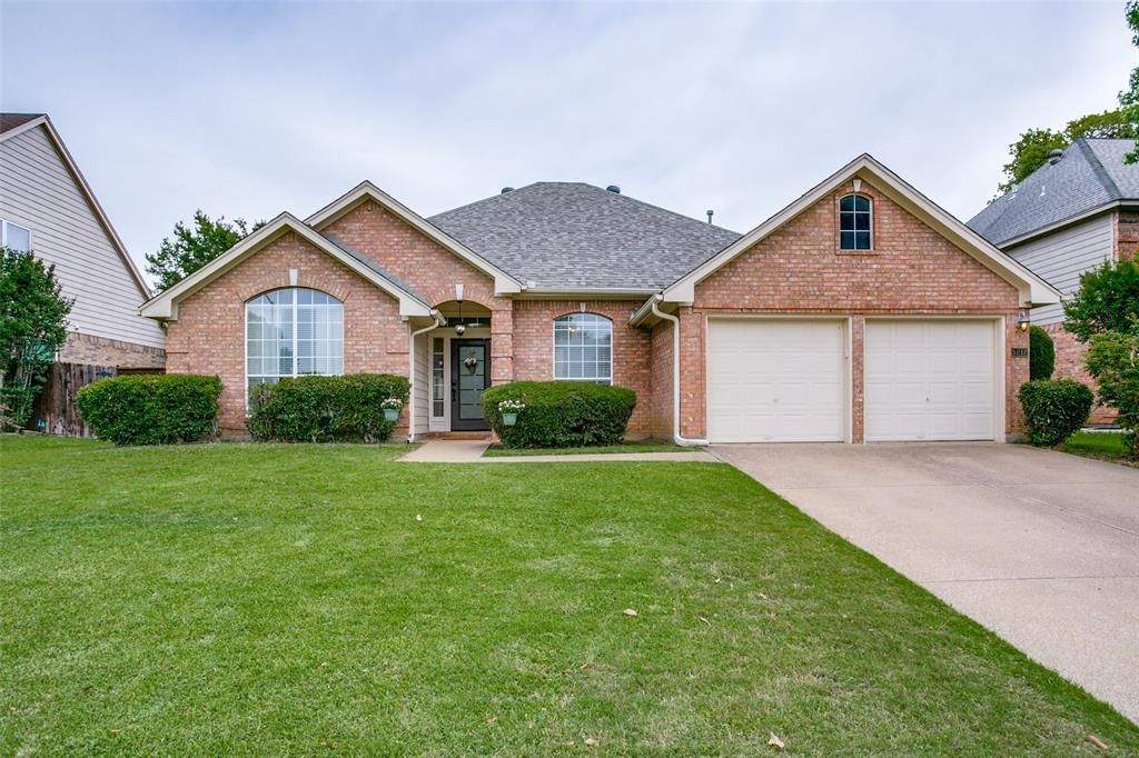 Photo of 5217 Shadow Glen Drive, Grapevine, TX 76051 (MLS # 21265910)