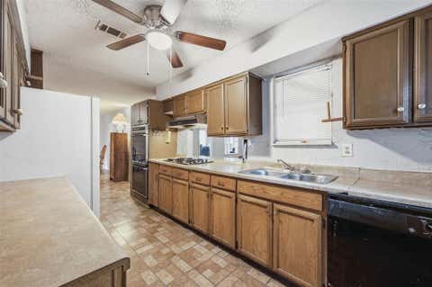 Tiny photo for 816 SW Sundown Trail, Burleson, TX 76028 (MLS # 21341714)