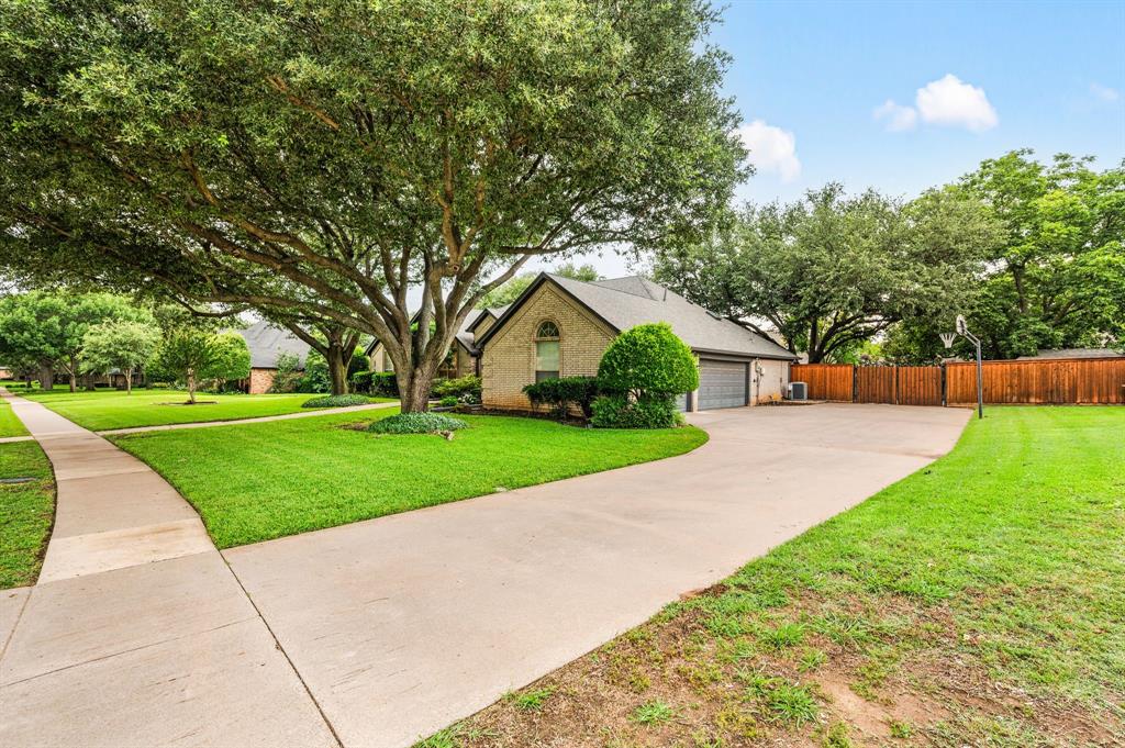 817 Tall Oak Lane