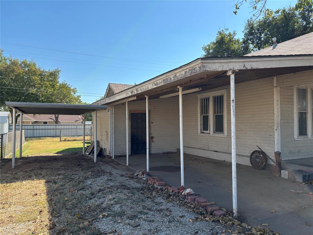 306 N Hillcrest Drive
