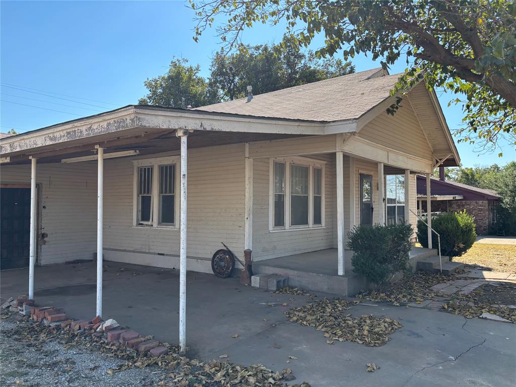 306 N Hillcrest Drive