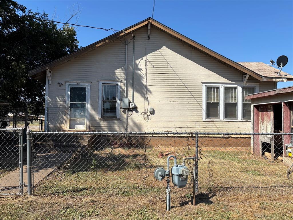 306 N Hillcrest Drive