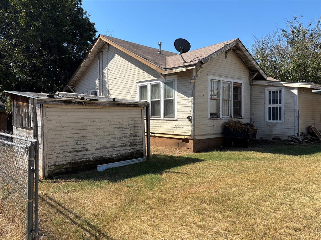 306 N Hillcrest Drive