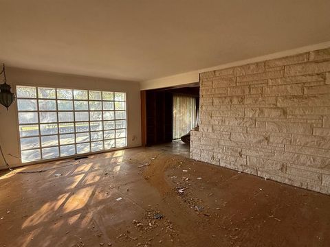 Tiny photo for 6865 Greenwich Lane, Dallas, TX 75230 (MLS # 21099824)