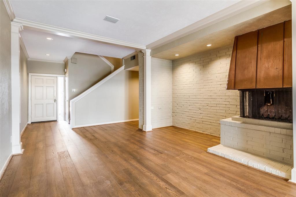 6754 E Northwest Highway