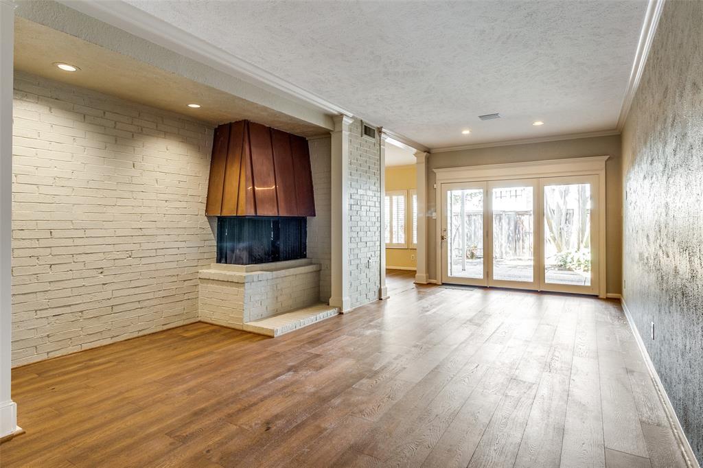 6754 E Northwest Highway