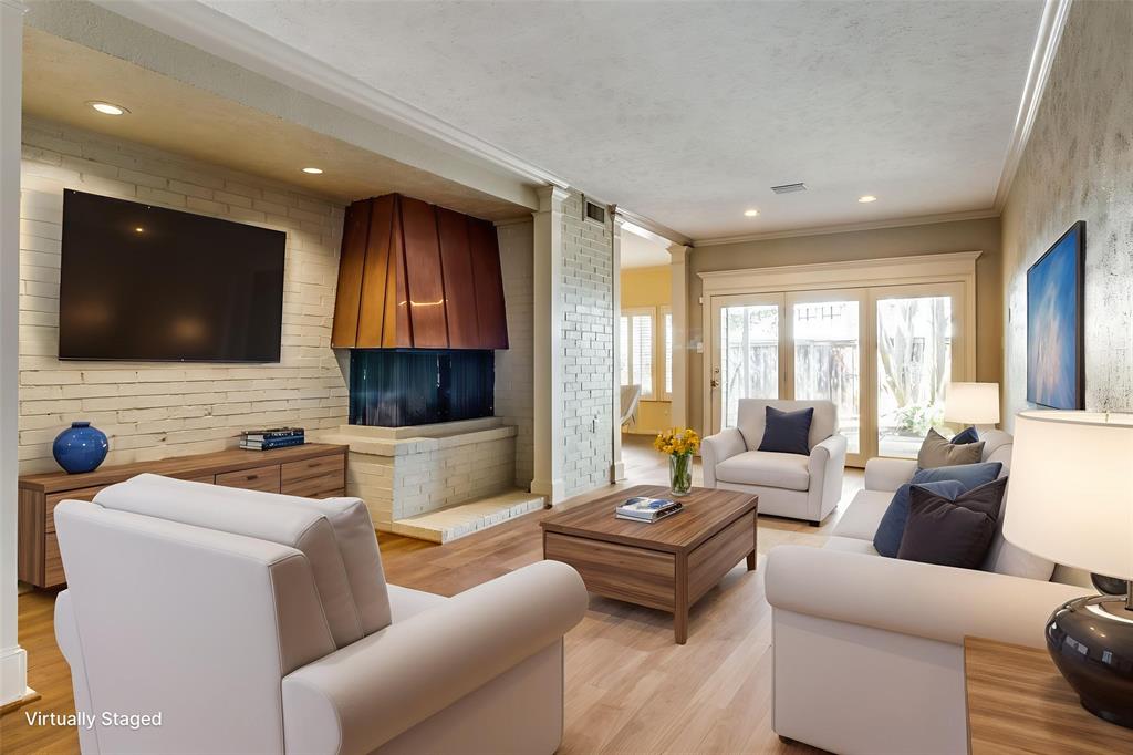 6754 E Northwest Highway