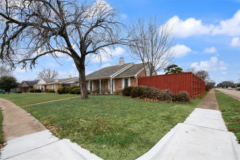 1323 Rivercrest Boulevard