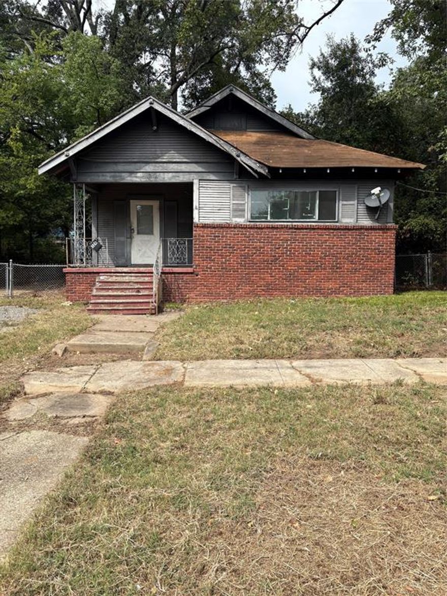 Three bedroom, one bathroom home in historic Highland neighborhood. Wood framed home with pier and beam foundation. This property will not be able to be purchased with a FHA or VA loan in it's current condition.