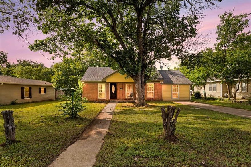 This charming three-bedroom, one-bath home features a large backyard and is conveniently located near Bluebonnet Park and McGregor schools. The property has undergone recent updates, including the installation of energy-efficient windows, vinyl flooring, doors, and trim. The middle room offers flexibility, suitable for use as a third bedroom, workstation, or game room. This residence is an ideal starter home or a valuable addition to a rental investment portfolio.