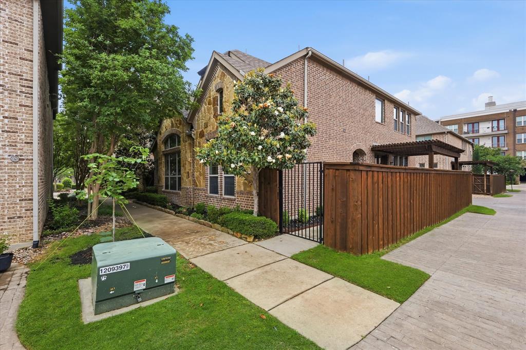 MUSTANG CROSSING AT THE STATION - Residential