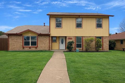 Photo of 1670 Clydesdale Drive, Lewisville, TX 75067 (MLS # 21197623)