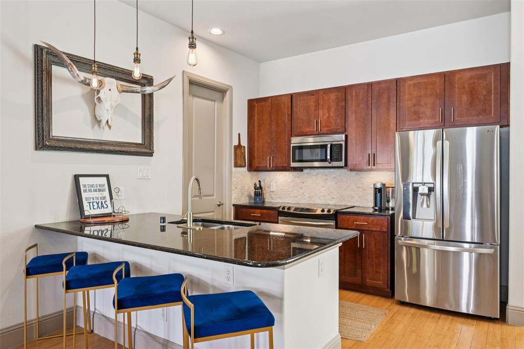 5916 Hudson Street 8