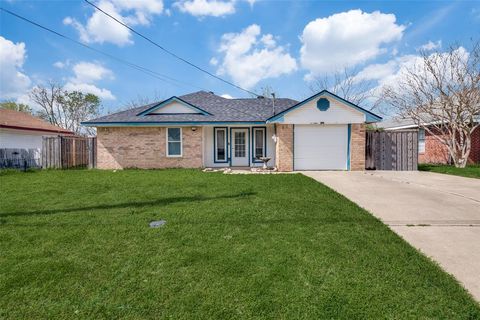 Photo of 904 Melody Circle, Kaufman, TX 75142 (MLS # 21206531)