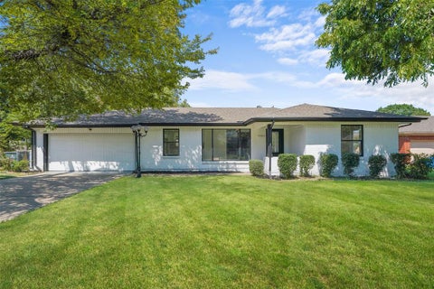 Photo of 1710 patricia LN, Garland, TX 75042 (MLS # 21350785)